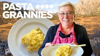 Discover Alpine cornmeal polenta with a cheesy egg sauce! | Pasta Grannies