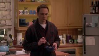 The Big Bang Theory- Penny tries to seduce Leonard