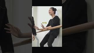 【舞蹈生】舞蹈生的压腿日常，看完不得不说舞蹈生真能忍啊..... [Dancer] The daily routine of the dancer's leg press, after #shorts