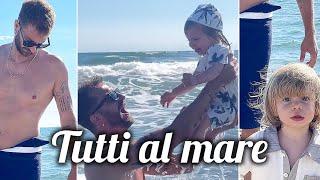 Stefano corti e Bianca Atzei al mare con il piccolo Noa￼