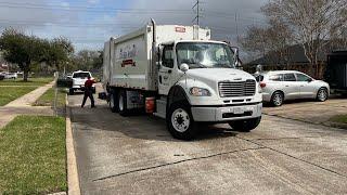 Deer park:2023 Freightliner M2 Heil Durapack 5000 on manual trash 703