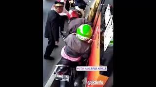 Motor Salip Bus Transjakarta Di Jalan Yang Salah