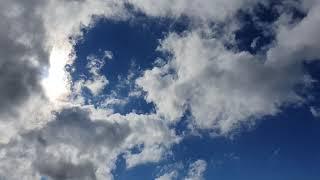 Video screensaver. Clouds floating in the sky. Relaxing screensaver. Облака плывут по небу. 4К Видео