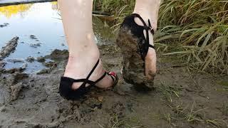 muddy maria tucci sandals, high heels sinking in mud, high heels abused, shoes stuck in mud (# 97)