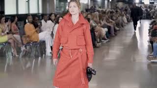 London fashion Week 2023 by Fashion show live - Slow motion catwalk model 18