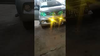 pemasangan lampu mini projie di mobil Avanza.