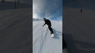 Snowboarding vibes ️ #wintersport #snowboarding #skiing #mountains #dynamicmusic #tooloud