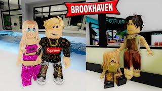 UN COUPLE DE RICHE ADOPTE MA PETITE SOEUR SANS MOI sur BROOKHAVEN RP ! ROBLOX FR