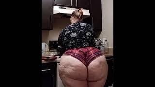 Giant booty cooks in kitchen. Bbw video is it age restricted  Maiss Twins