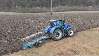 Hartes Pflügen im Winter mit einem New Holland T7.290 Traktor und einem Lemken Juwel 7 Pflug