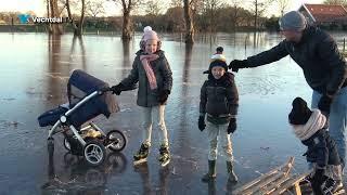 Schaatsen op ondergelopen weiland in Heemse Hardenberg