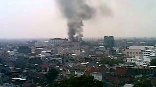 Gedung Perisai Plaza Medan terbakar