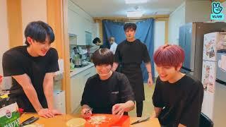 [Stray Kids Vlive SUB ESPAÑOL] Cocinando - 네 손님 어서오십시오 리노네 식당입니다!‍ 2020