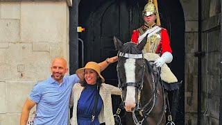 TWICE! DISRESPECTFUL US TOURISTS IGNORE THE NEW SIGNS AND TOUCH THE HORSE at Horse Guards!