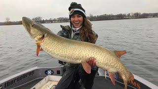 HUGE MUSKIES CAUGHT IN FALL (compilation)