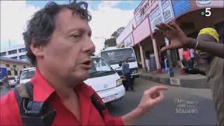 MALAWI : ANTOINE DE MAXIMY SE FAIT AGRESSER EN PLEINE RUE (J'IRAI DORMIR CHEZ VOUS - 2016)