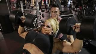 FEMALE BDOYBUILDER ALEESHA YOUNG MASSIVE GYM PUMP!