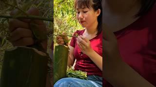 Cook vegetables with bamboo tubes | Primitive cooking skills #bushcraft  #survival #campinglife