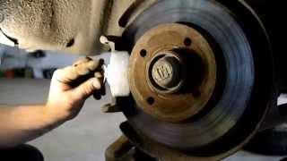 Замена задних тормозных колодок Peugeot 308 Replacing the rear brake shoes Peugeot 308