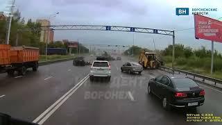 Массовое ДТП с 10 машинами в Воронеже записал видеорегистратор