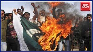 MNS Workers Attempt To Burn Pak Flag Protesting Against Jadhav's Death Sentence