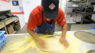 Domino's guy makes 3 Pizzas in 39 Seconds | Sarasota Herald-Tribune