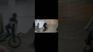 Накатил по лайтам в крытом парке bmx #bmx #bmxstreet #велосипед