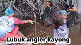 Shaking the lubuk obok which is usually fished by Kayong anglers