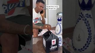 Wizkid tasted Jazzys Burger . #burger #wizkid #bigwiz #shorts #burgergoals