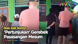 VIRAL Bule Asyik Nonton Drama Penggerebekan Pasangan Mesum