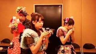 Rei Kuromiya and Rie Kaneko (れいりえ) eating burrito rice
