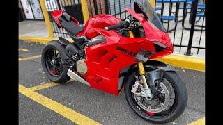 Ducati Panigale V4S - with @V4evocom carbon mods