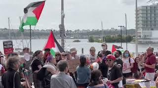  Over 100 gathered at the Senedd today to protest racism: "Refugees welcome. Stop the far right."