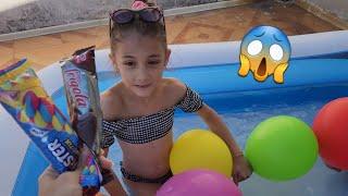 Eylül ve Poyraz Dondurma Kazanmak İçin Havuzda Renkli Balonları Patlattı | fun kids video