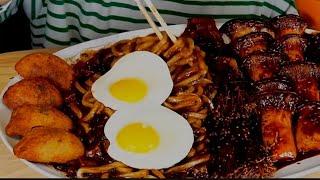 MUKBANG!!MIE PEDAS HITAM DENGAN JAMUR PEDAS HITAM