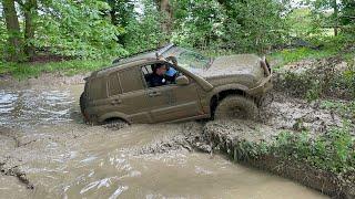 Suzuki Grand Vitara off-roading at Avalanche Adventure, Market Harborough -Radzikone suspension kit