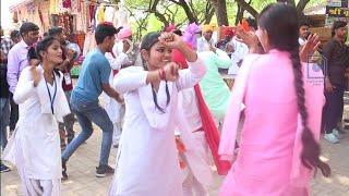 School Girls dance at Surujkund Mela