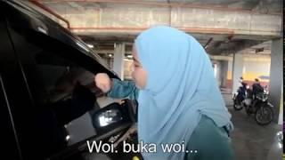 Kantoi Buat "Projek" Dalam Kereta