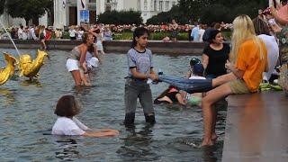 Bathing in the fountain at VDNH-2! To be continued./Купание в фонтане на ВДНХ-2! Продолжение следует