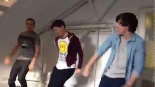 Liam Payne, Harry Styles and Louis Tomlinson dancing "C'mon C'mon" at Rehearsals #TheJoe