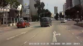 GW5806E dangerous beating the red light and abrupt lane changing at major cross junction