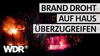 Silvester: Feuerwerk setzt Gartenlaube in Vollbrand | S07/E06 | Feuer & Flamme | WDR