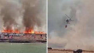 Il video degli incendi a Trapani, in Sicilia: la spola dell’elicottero per spegnere le fiamme