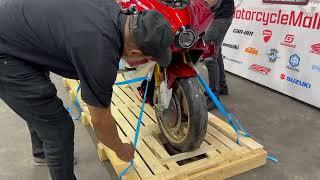 2024 MV Agusta Superveloce 1000 Serie Oro | Unboxing