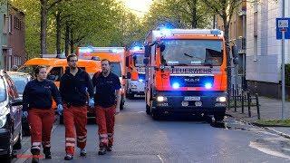 FEUER 2Y - Eintreffen der Löschzüge Berufsfeuerwehr Köln am Einsatzort