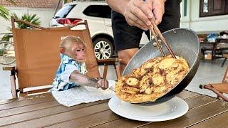 Chef Bibi helps Dad cook a simple dish from potatoes, tomatoes, and eggs but very delicious