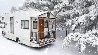 CAMPING IN THE COMFORT OF HOME WITH A TRUCK CARAVAN IN HEAVY SNOW