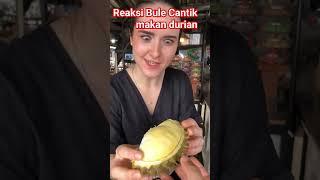 Reaksi Bule Pertama  Makan Durian