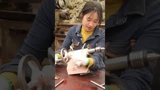 Genius Girl Repairs Scrapped Lathe | Linguoer