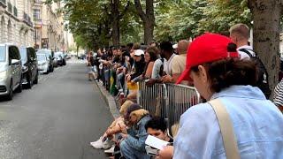 «On t’aime»: Céline Dion rencontre ses admirateurs à Paris - Reportage